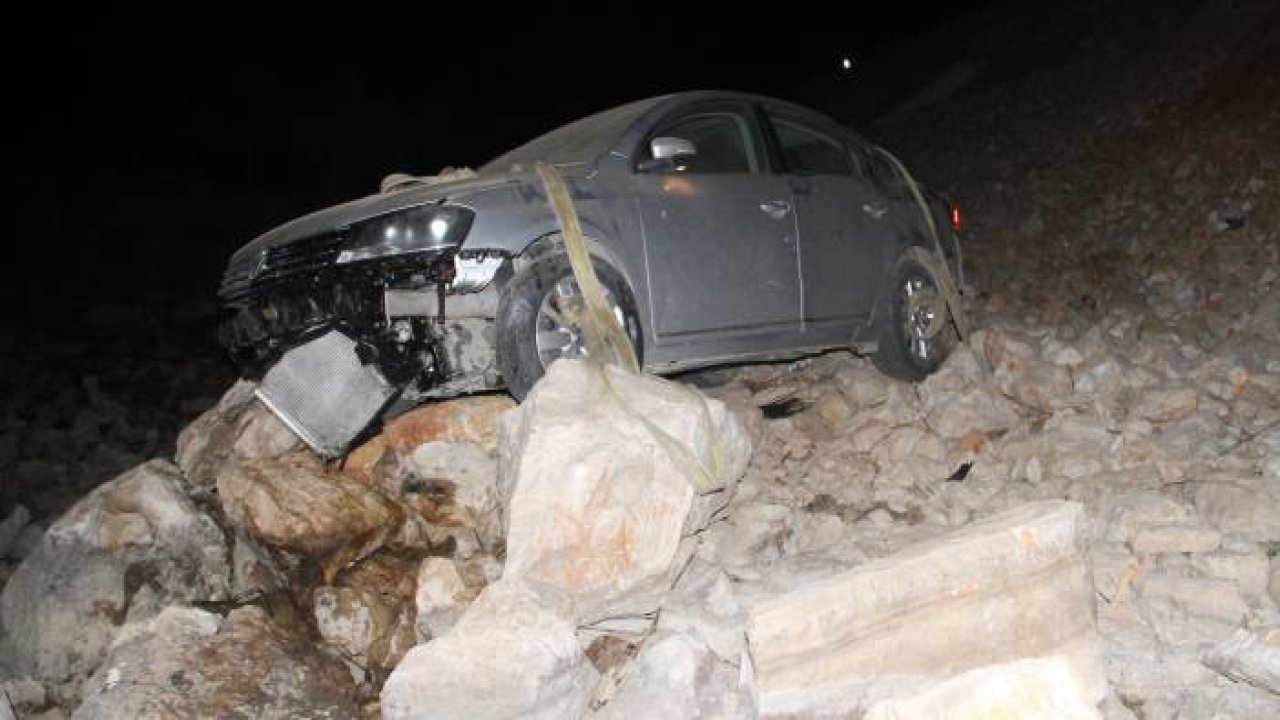 Yoldan çıkan otomobil kayalıklar üzerine düştü