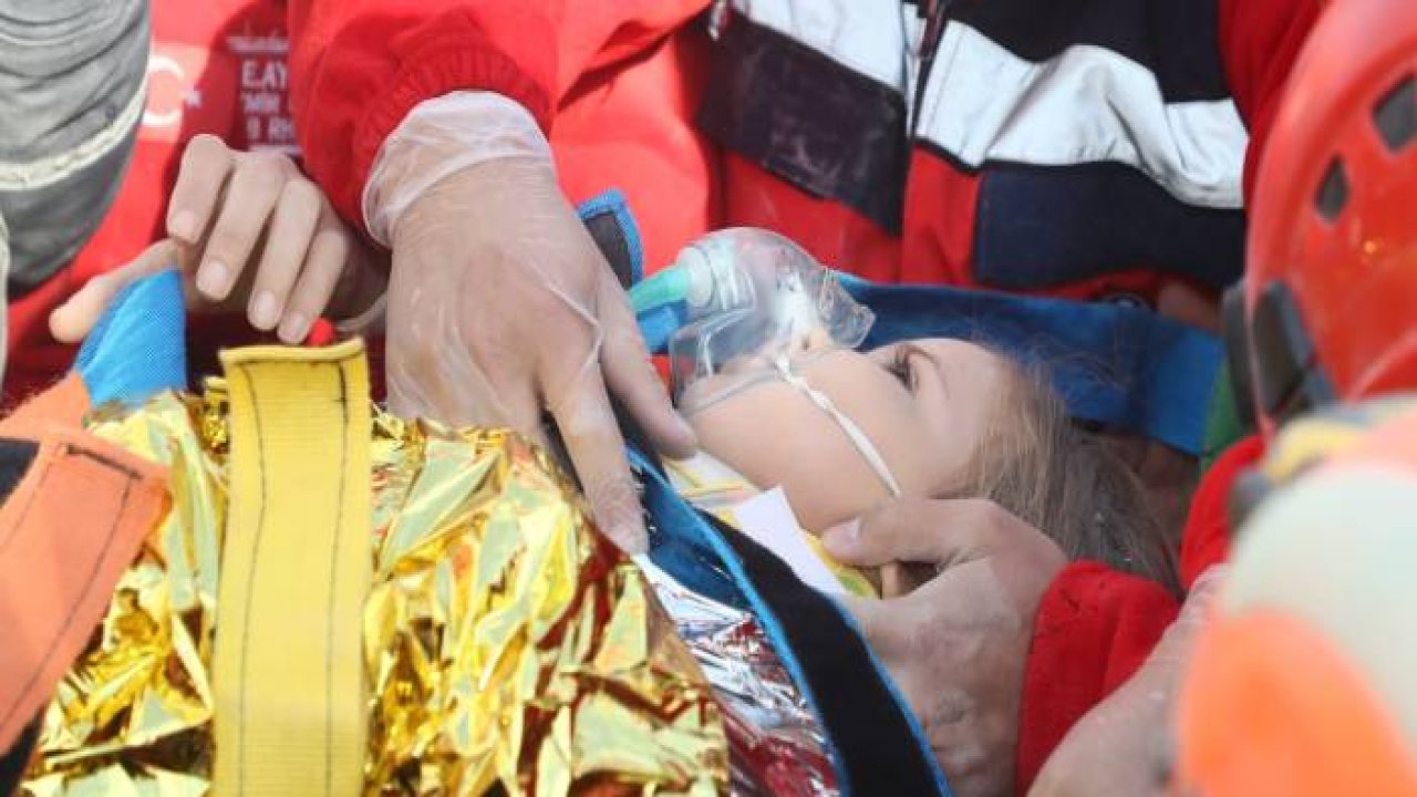 Ayda bebek 91'inci saatte enkazdan sağ çıkarıldı