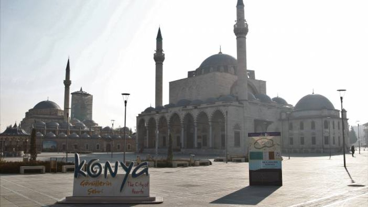 Konya'da meydanlar boş kaldı
