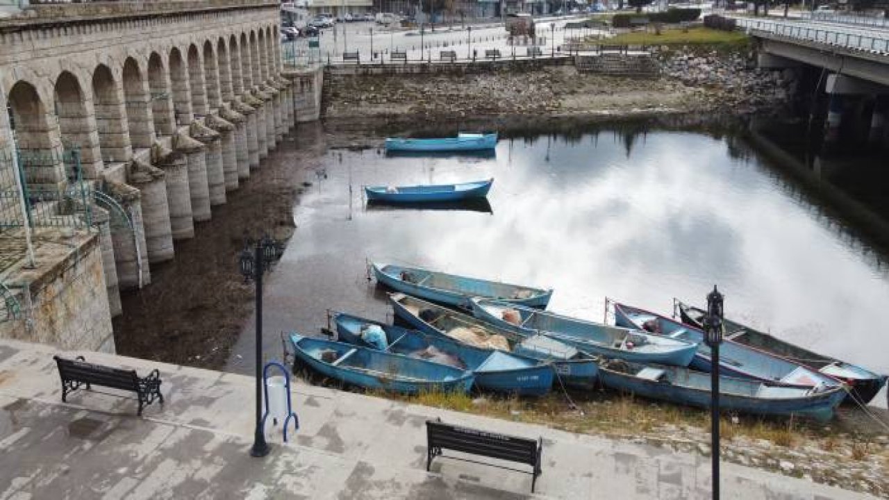 Beyşehir Gölü'nde kısıtlamadan muaf balıkçılar da mesai yaptı