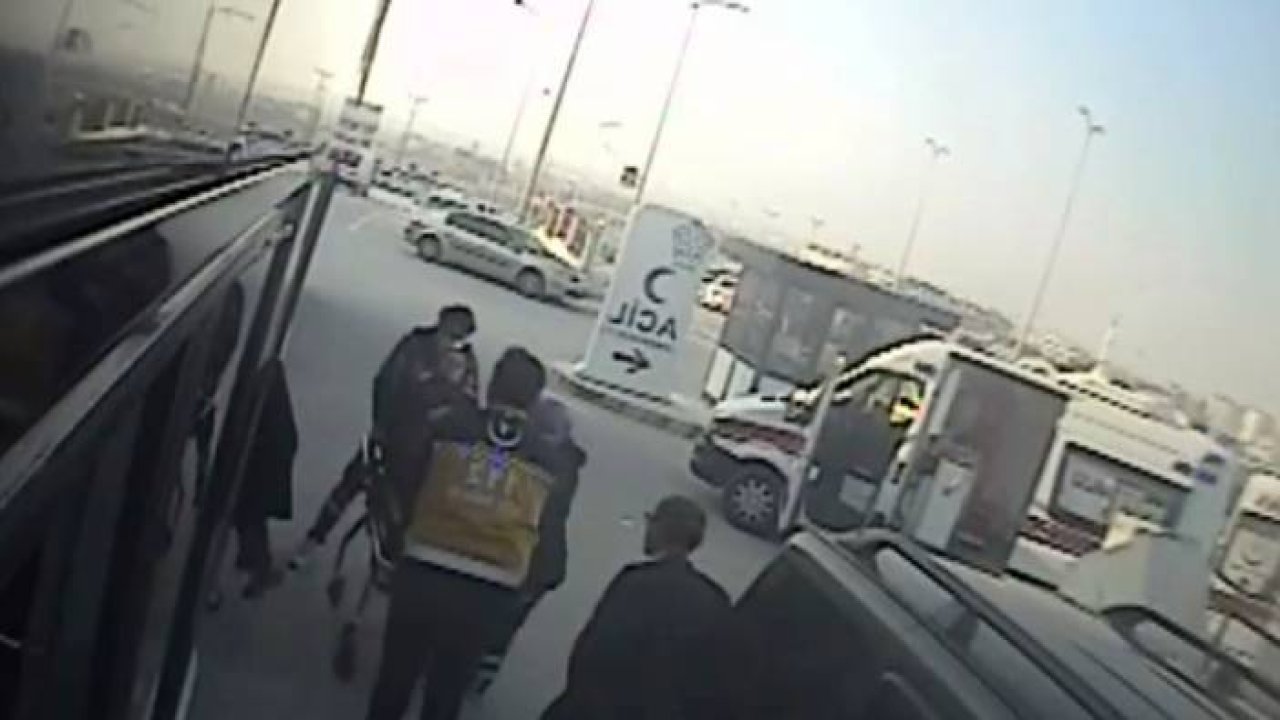 Otobüs şoförü fenalaşan yolcuyu hastaneye yetiştirdi
