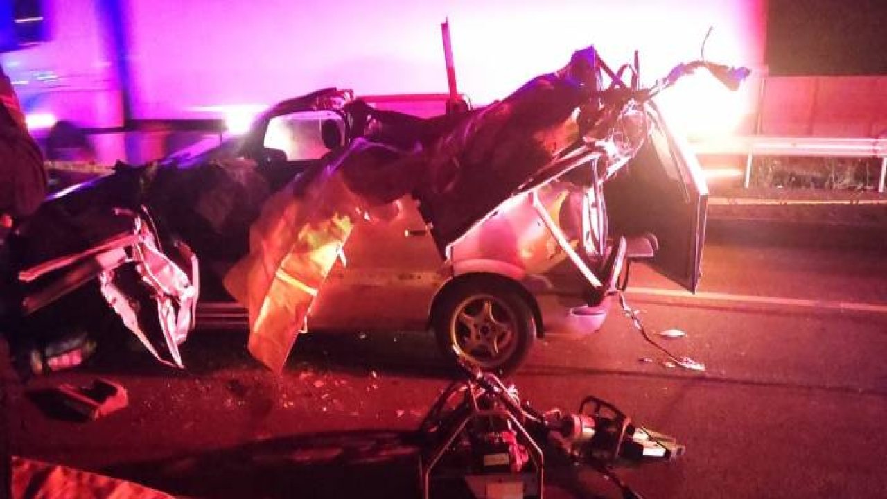 Konya’da otomobil tır ile çarpıştı: 3 ölü, 5 yaralı