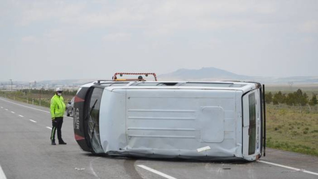 Konya'da işçileri taşıyan minibüs devrildi: 4 yaralı