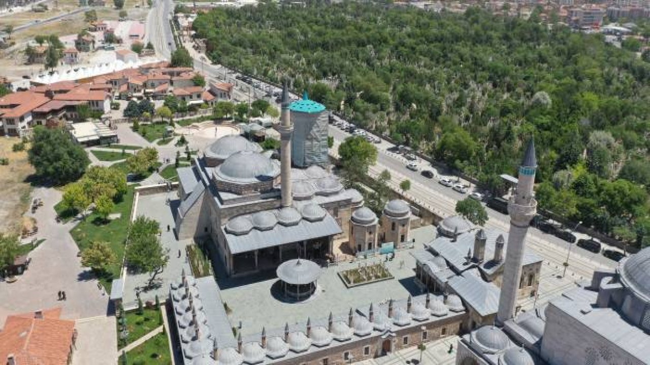 Kubbe-i Hadra’ya yeni çiniler yerleştirildi