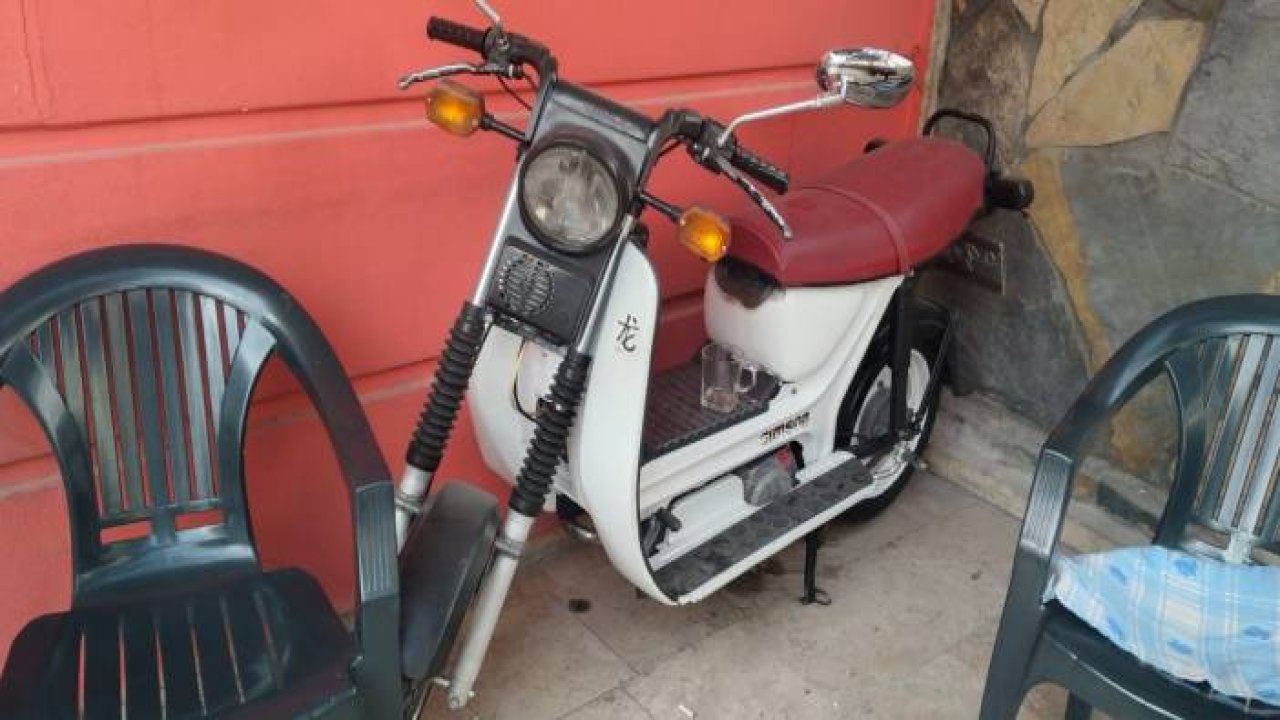 Apartman önünden motosikletin çalınması kamerada