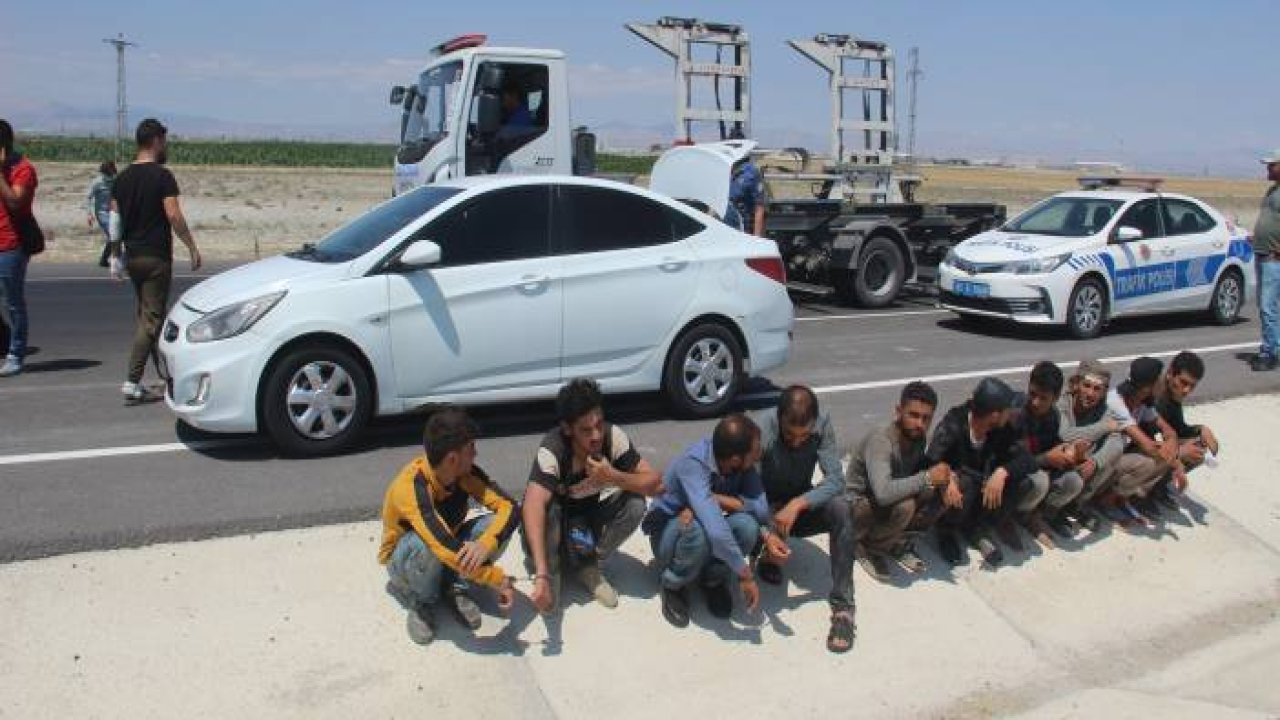 Uygulama noktasından kaçan otomobilden 10 göçmen çıktı