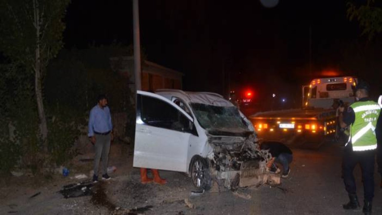 Kamyonet ile hafif ticari araç çarpıştı: 1 ölü, 2 yaralı