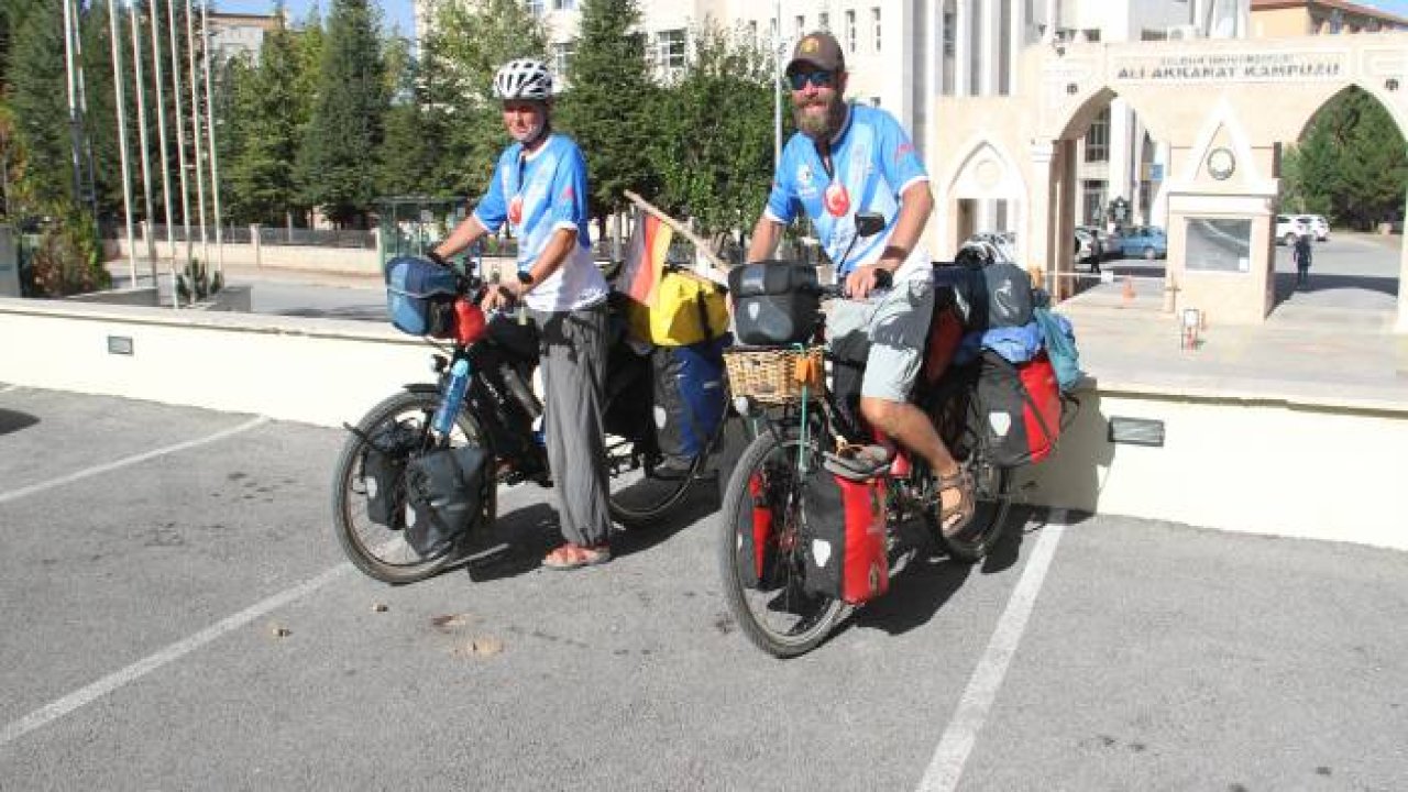 Asya turuna çıkan bisiklet tutkunu Alman sağlıkçı çift Konya’da