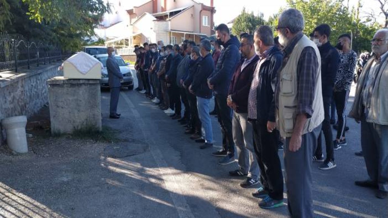 Konya'daki kazada ölen genç kız son yolculuğuna uğurlandı