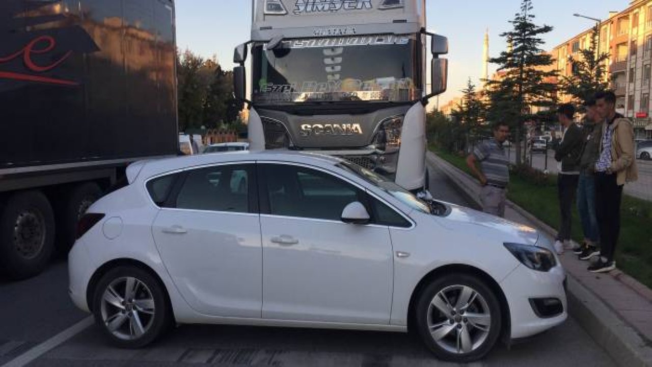 Tır çarptığı otomobili 43 metre sürükledi