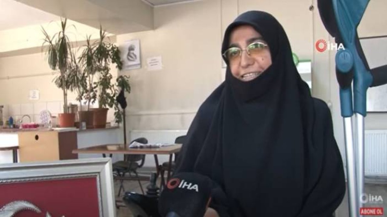 Filografi Sanatçısı Olup Ders Vermeye Başladı