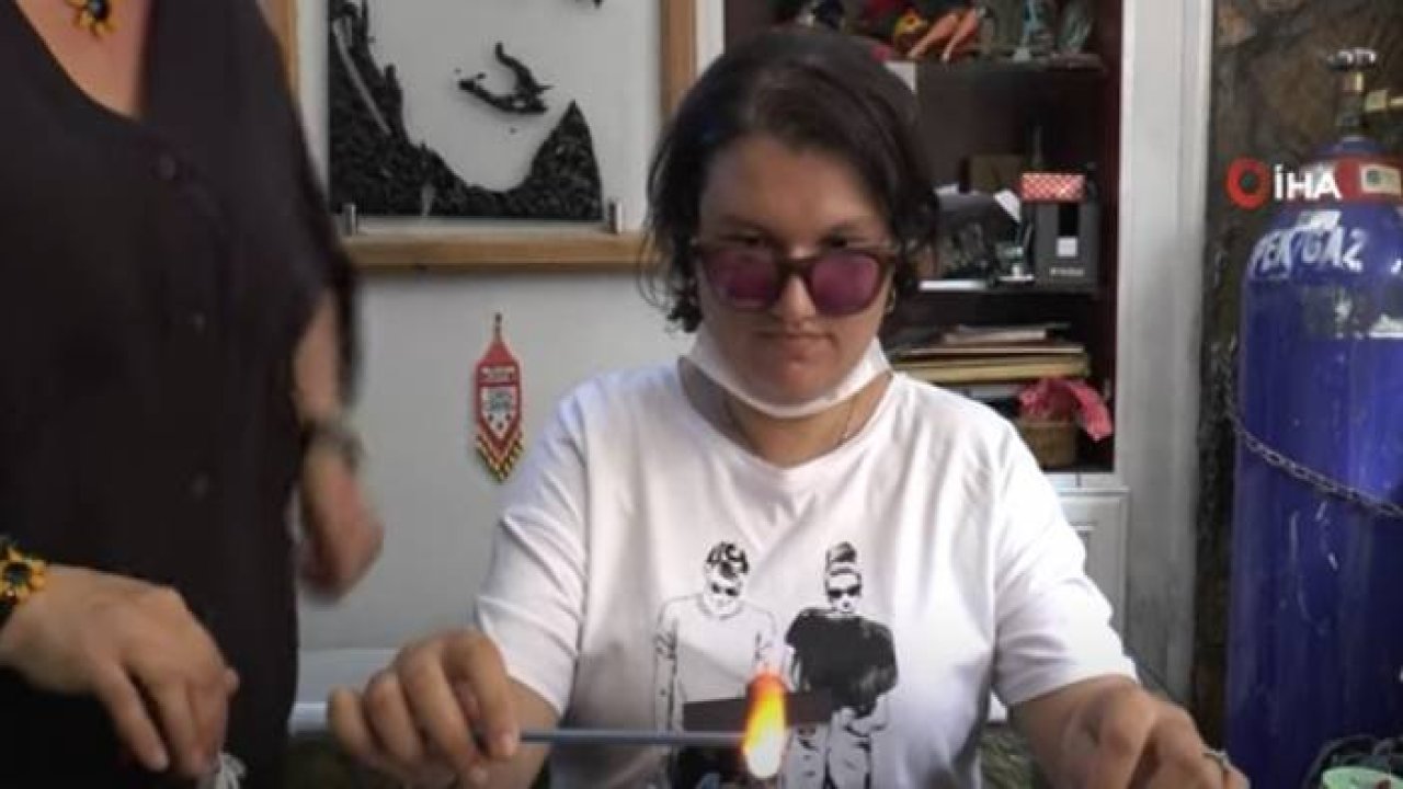 Otizmli Beyza Cam Sanatı Sayesinde Yeni El Becerileri Kazandı