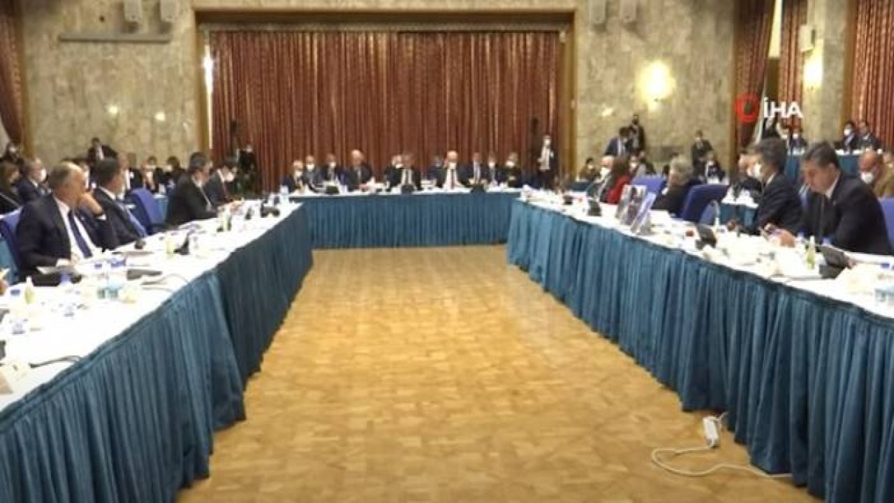 Okullar Kapanacak Mı? Bakan Özer Açıkladı; Okulların Kapatılması Söz Konusu Değil