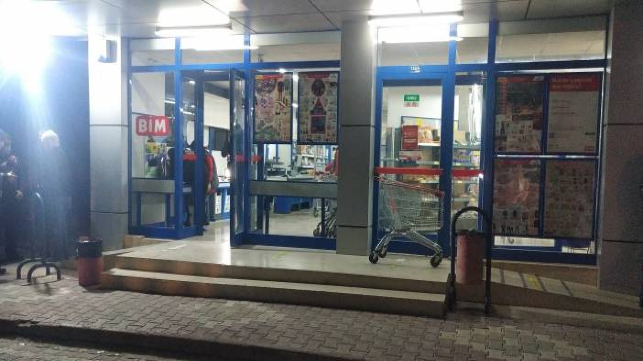 Cerrahi maskeli silahlı soyguncu marketten 2 bin 500 lira çaldı