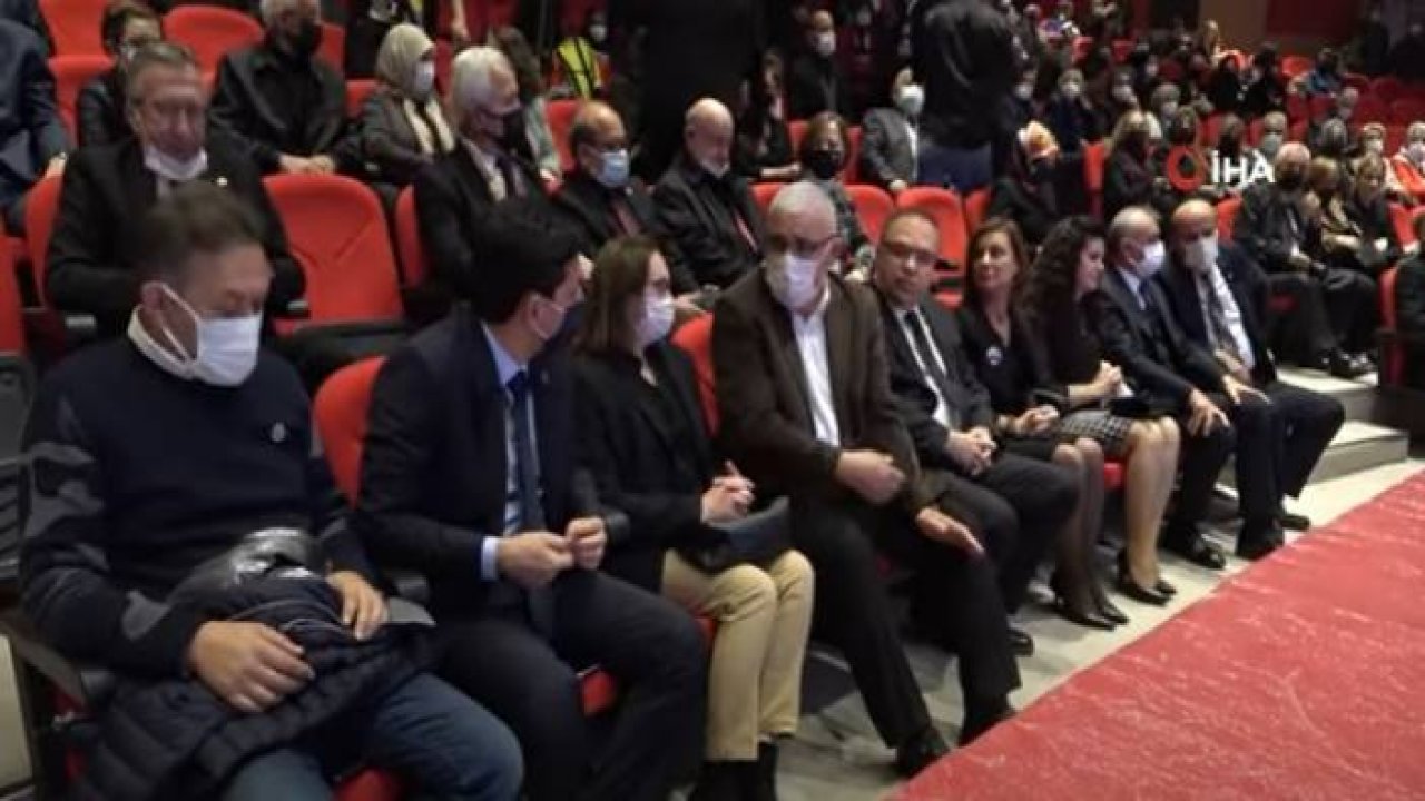 Atatürk Giysi Koleksiyonu Defilesi Büyük Beğeni Topladı