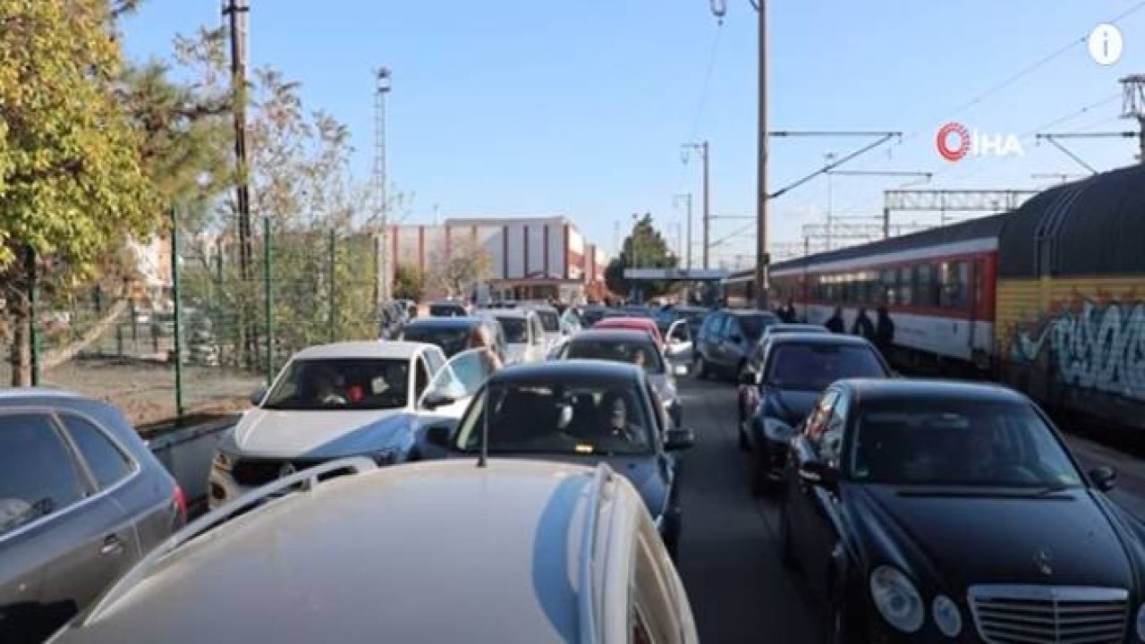 Sezonun Son Gurbetçileri Dönüş Yolunda Arabalı Treni Tercih Etti