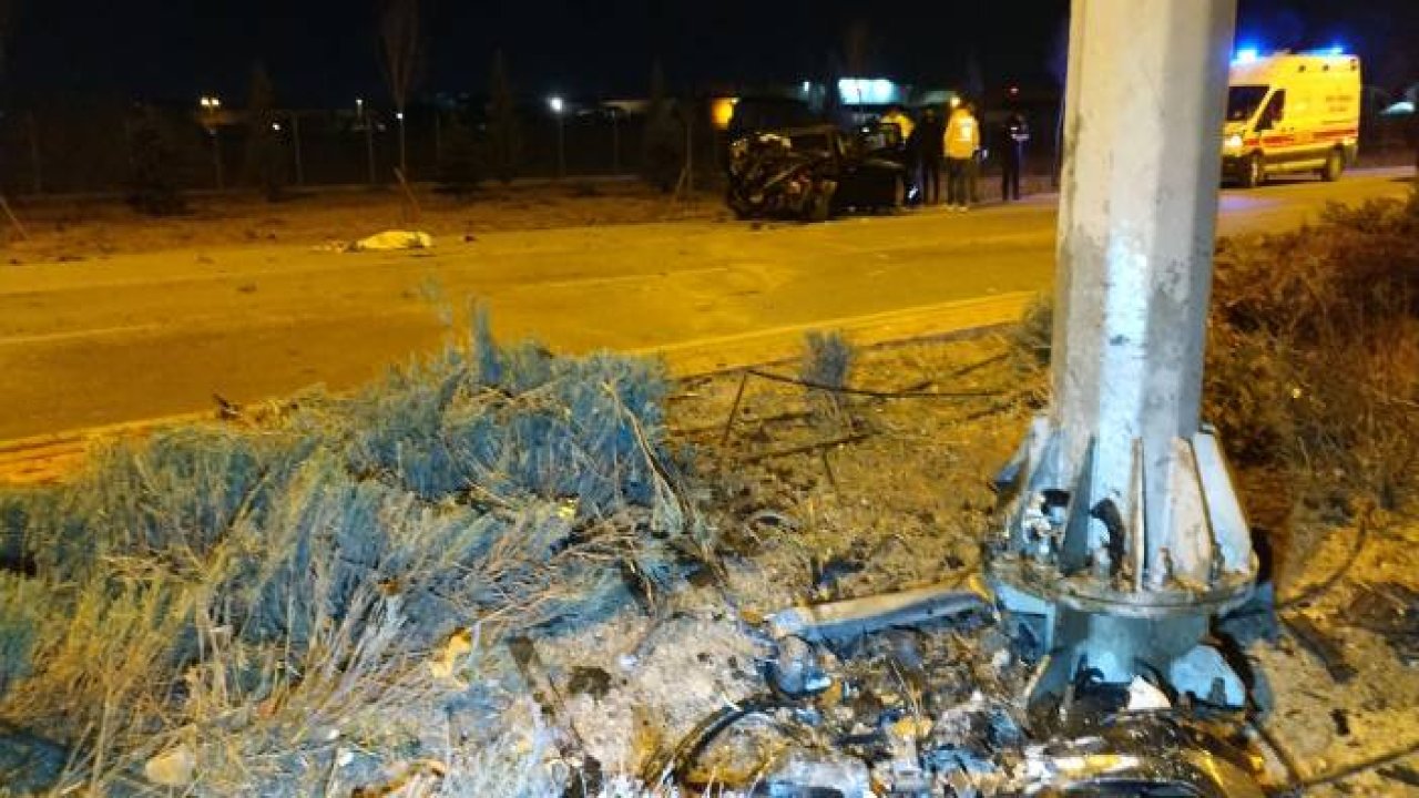 Direğe çarpan otomobilin hız kadranı 230'da takılı kaldı: 3 ölü, 3 yaralı