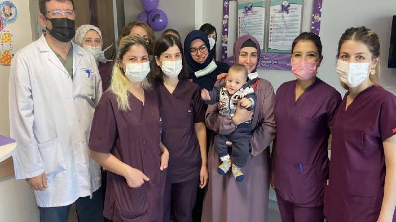 Prematüre çocuklar için pasta kestiler