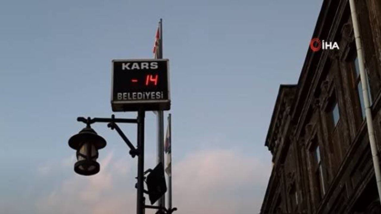 Kars Gündüz Eksi 14'ü Gördü, Çıldır Gölü’nün Yarısı Dondu