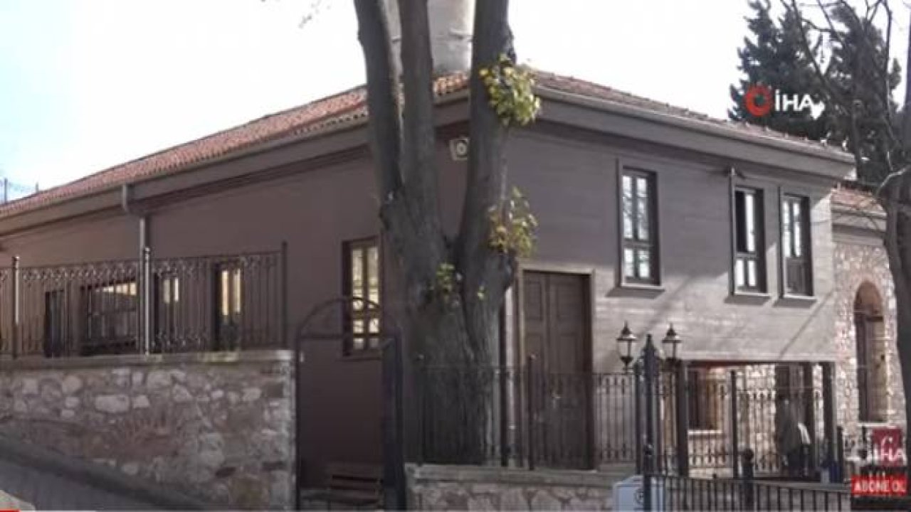 700 Yıllık Orhan Cami'ye Turist Akını