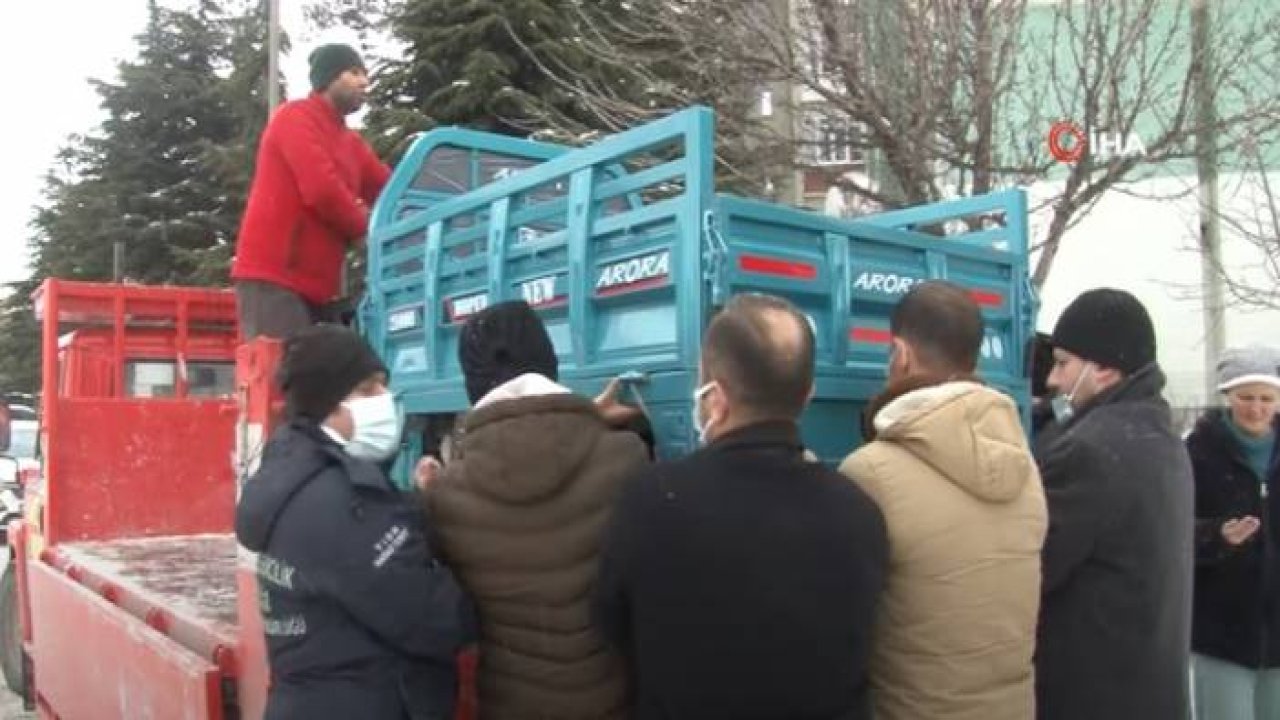 Bakan Kurum'dan Ekmek Teknesi Çalınan Kadının Gözyaşlarını Dindiren Jest