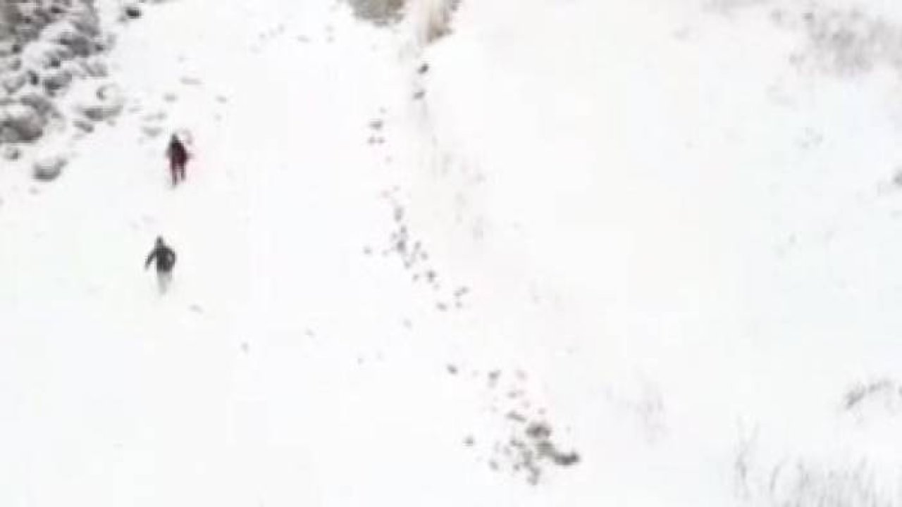 Donan Beyşehir Gölü'ndeki adada mahsur kalan besicilere jandarmadan droneli yardım