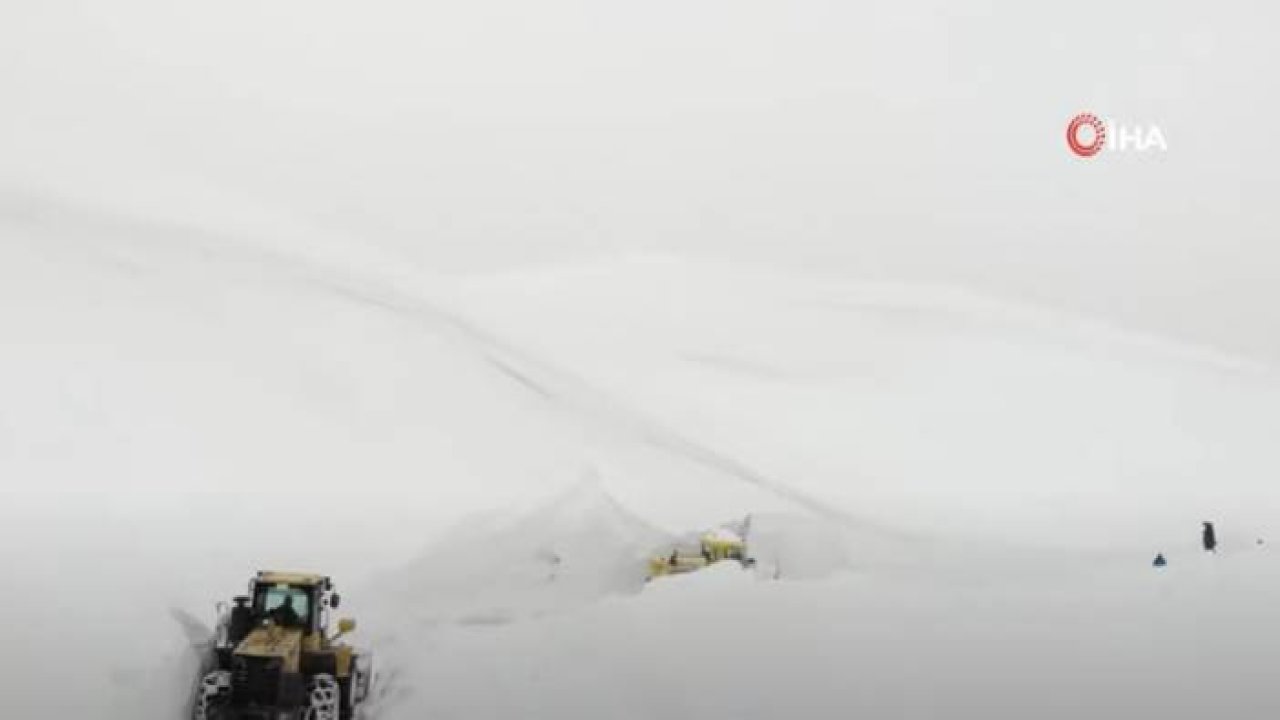 Muş’ta 10 Metrelik Karla Mücadele