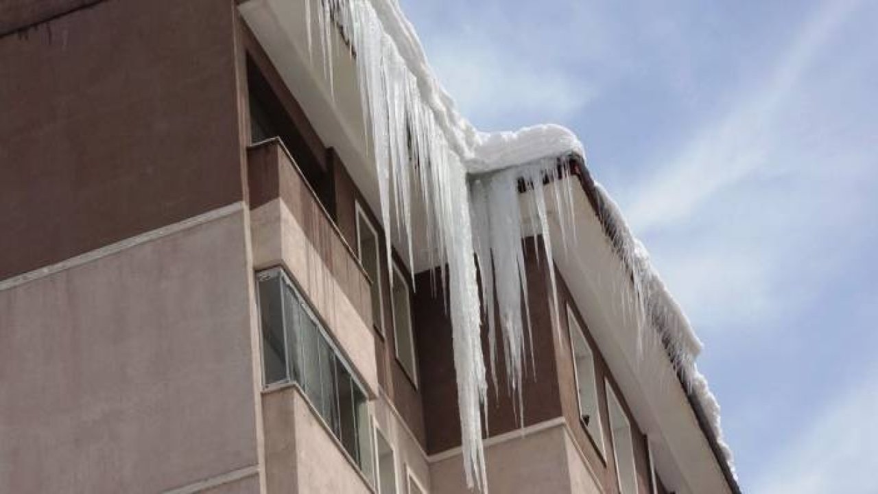 Bitlis’te buz sarkıtlarının boyu 6 metreyi geçti