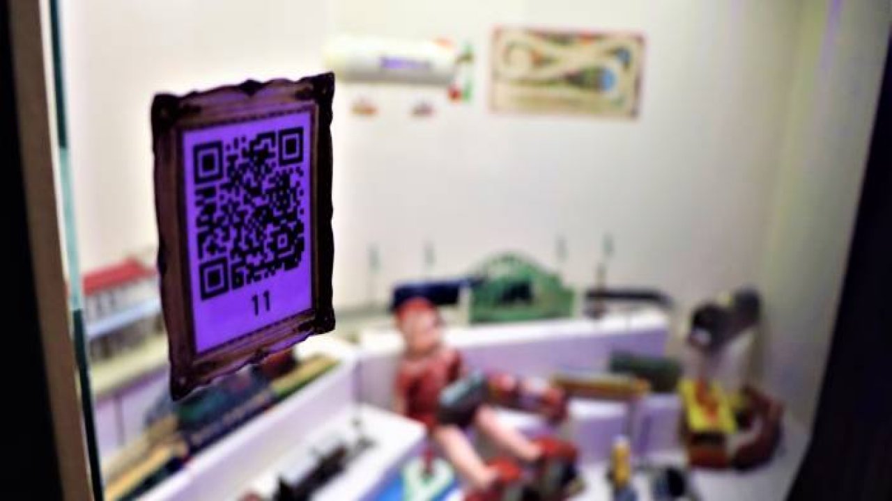 Türkiye'nin en büyük oyuncak müzesindeki eserler karekod uygulaması ile tanıtılıyor