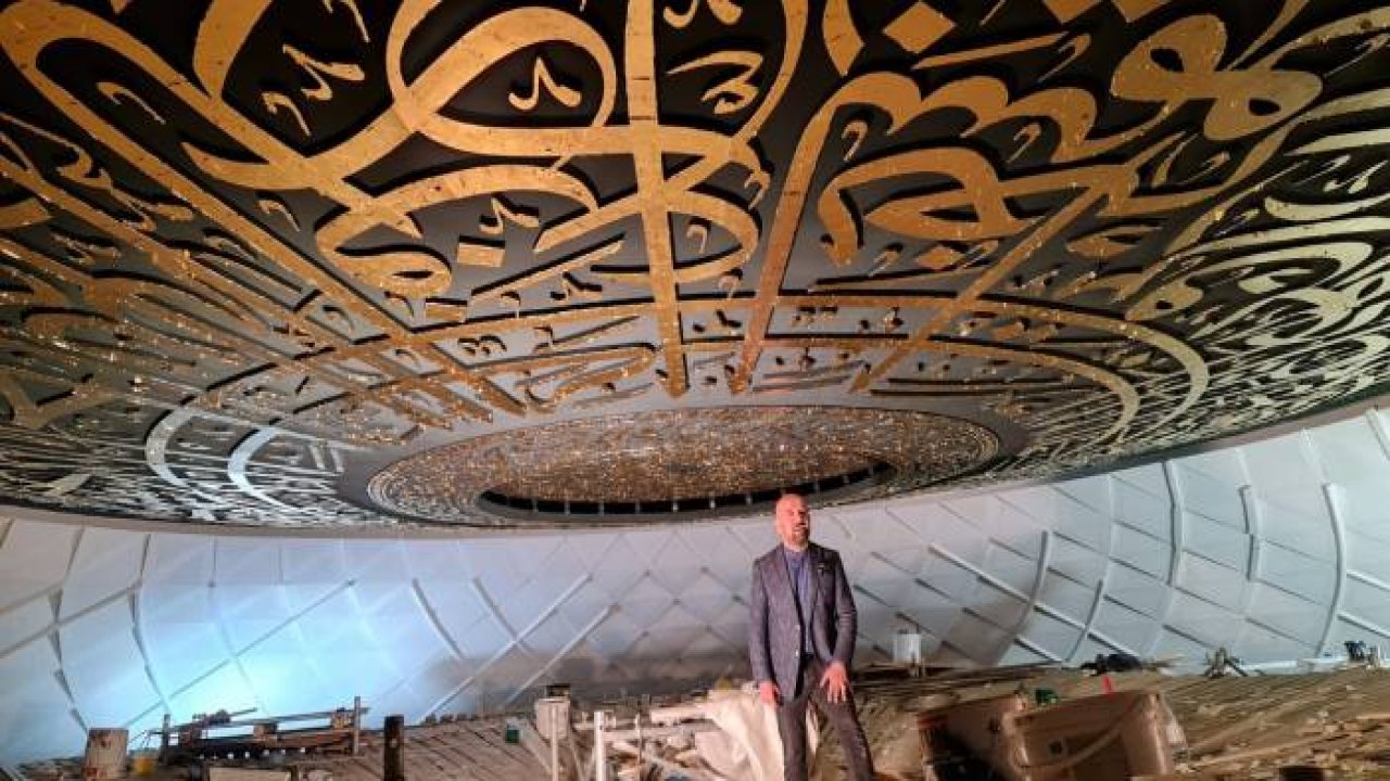 Camilere nakış nakış ayet işliyor