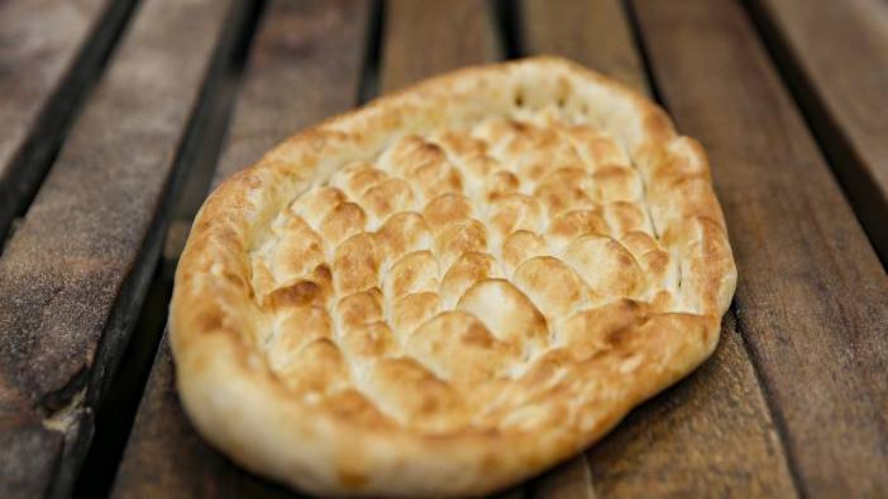 Diyarbakır ekmeği lezzetini bazalt taşlı fırından alıyor