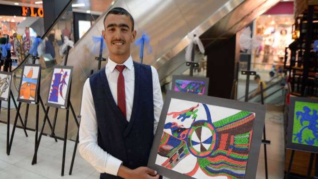 Zihinsel engelli ressam genç 2. kişisel sergisini açtı