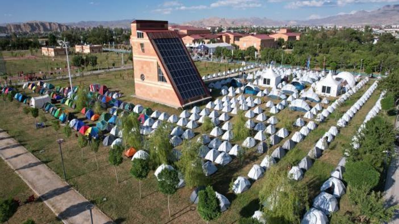 Binlerce astronomi meraklısı uzayın derinliklerini Van'da gözlemledi