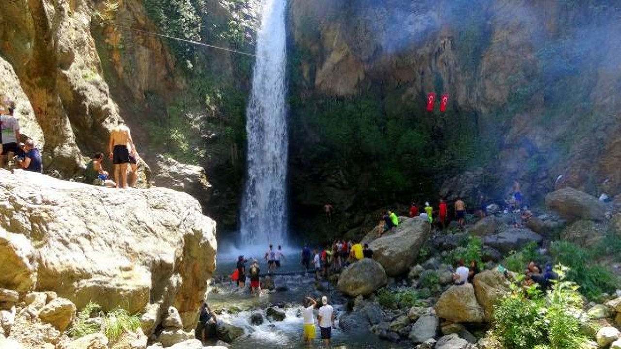 Doğa tutkunlarının yeni gözdesi “Karaçay Şelalesi”
