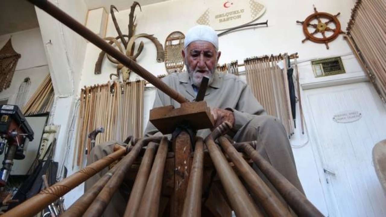 82 yaşındaki ustadan sanat eseri bastonlar
