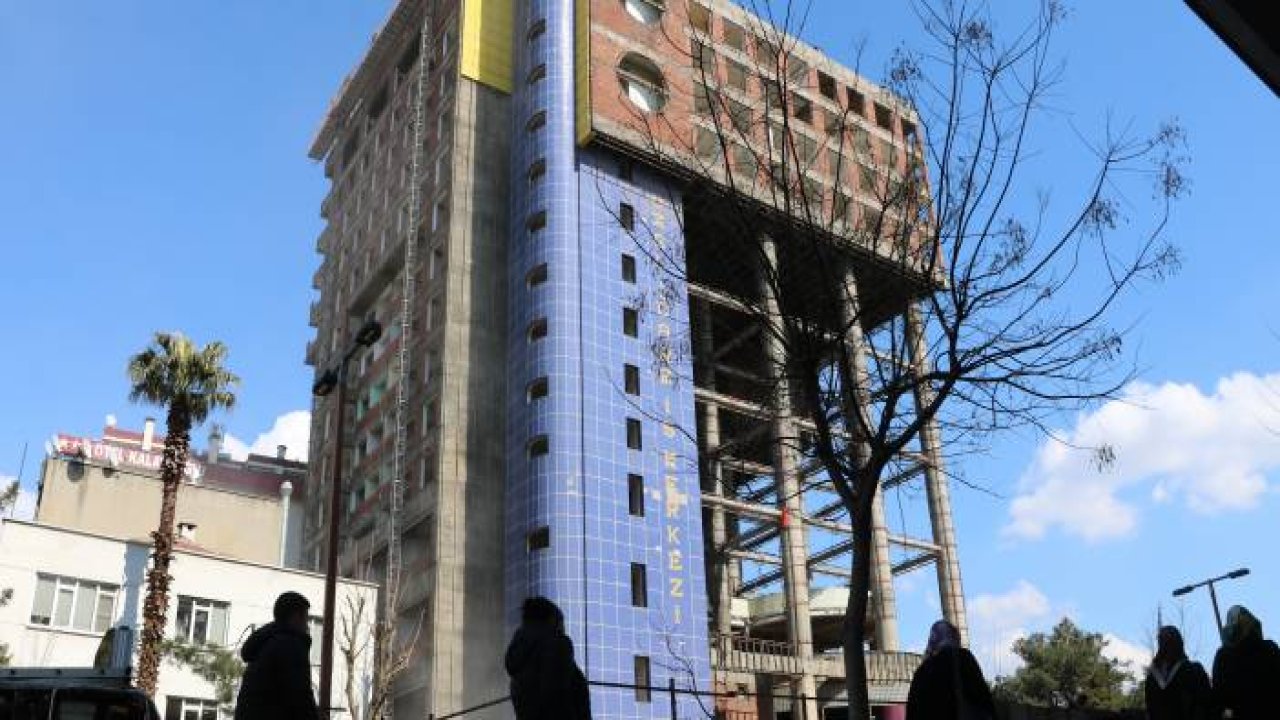 Saçma binadan eser kalmadı