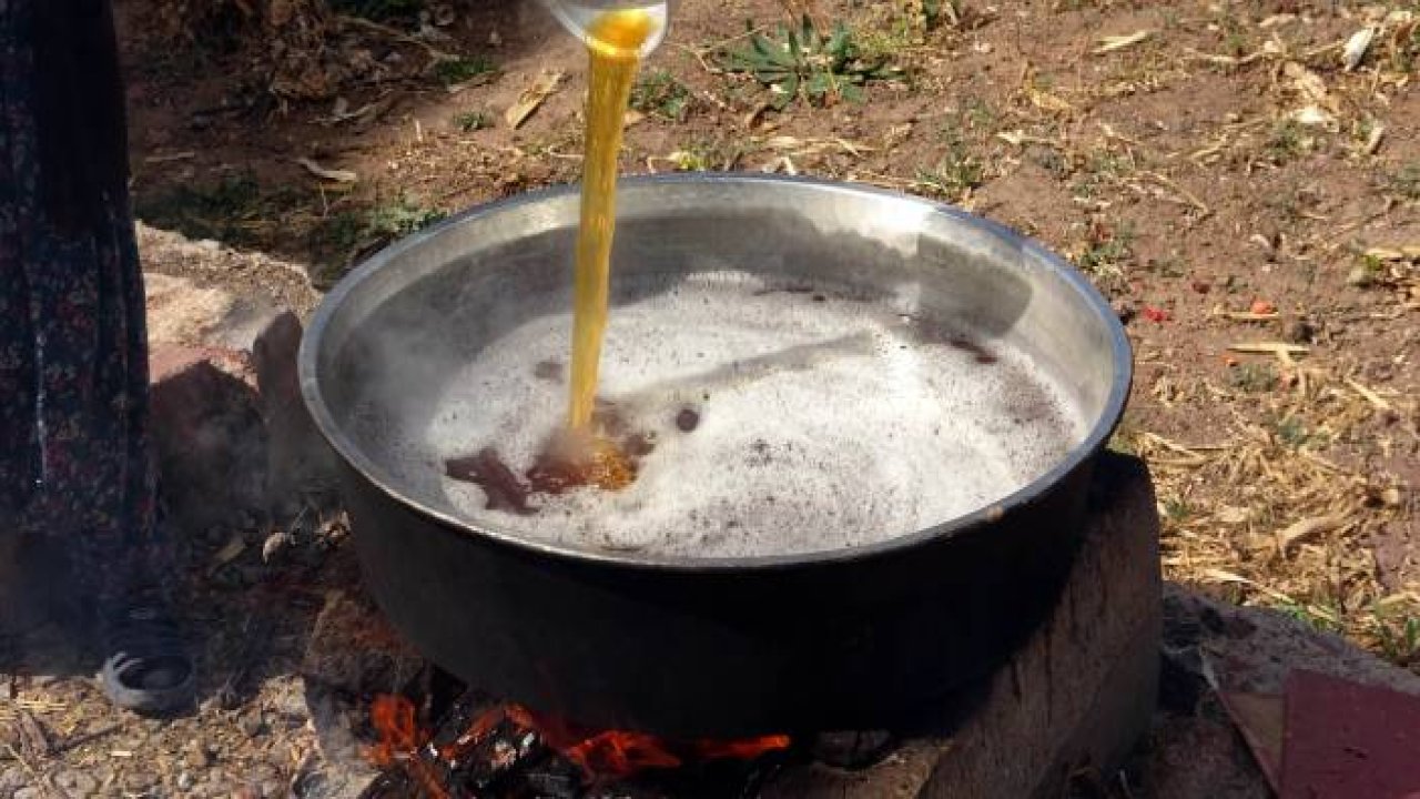 Şifa deposu üzüm pekmezinin sofralara yolculuğu sürüyor