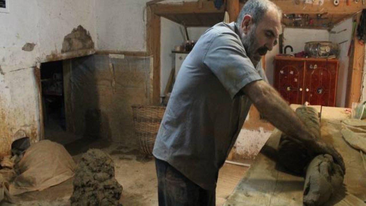 Çamura elleriyle şekil veren kentin son tandır ustası meslekte 44 yılı geride bıraktı