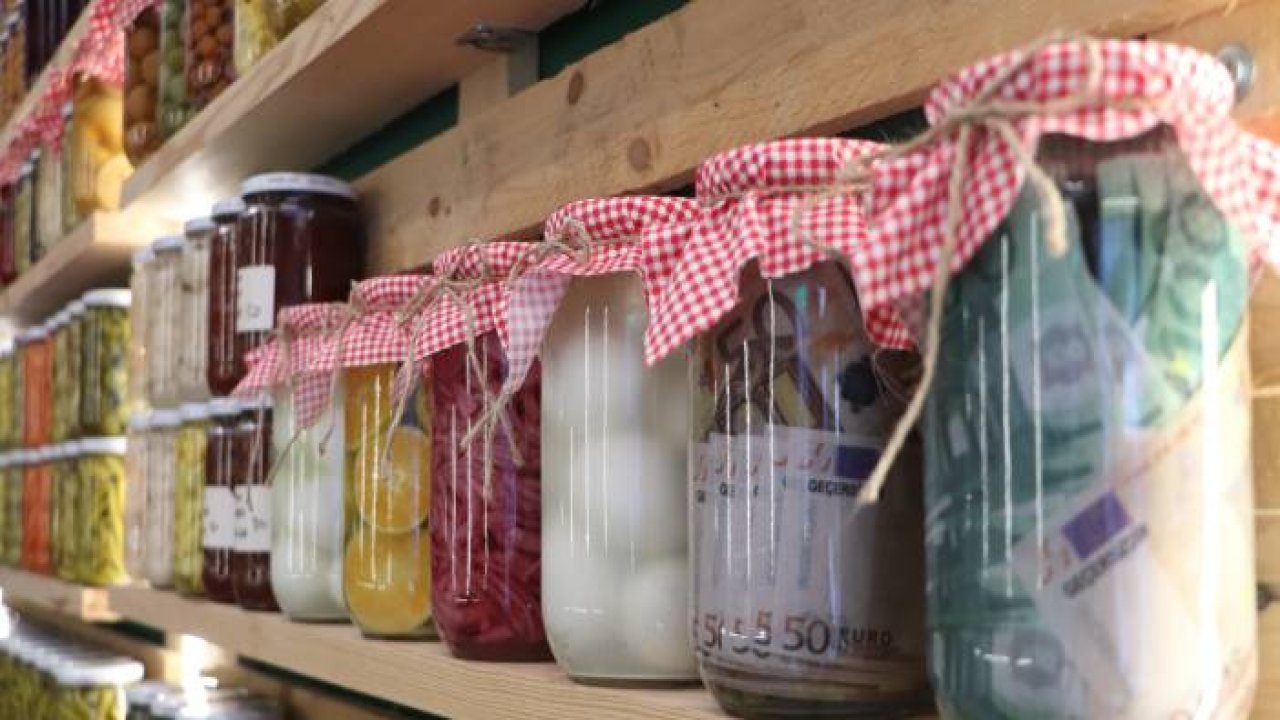 Dolar ve Euro'nun turşusunu kurdu