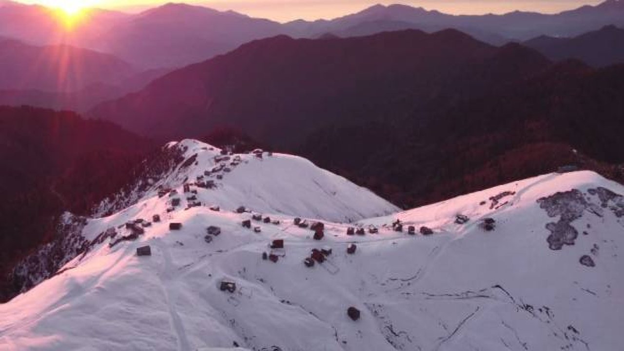 Artvin'in Klaskur Yaylası'nda gün batımı böyle görüntülendi