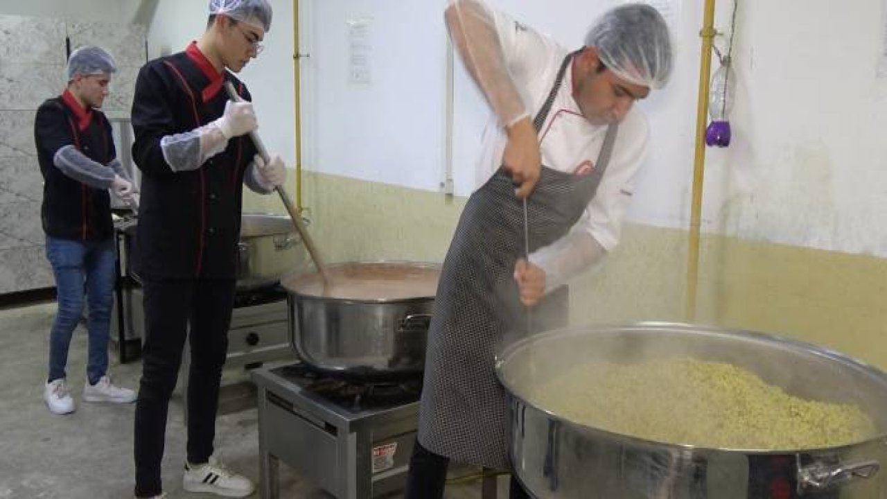 Öğrencilerin sıcak yemeği meslek lisesinde hazırlanıyor