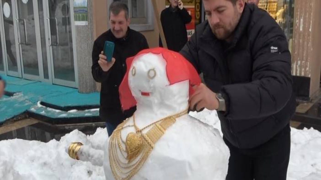 Kardan gelin yapıp 300 gram altın taktılar