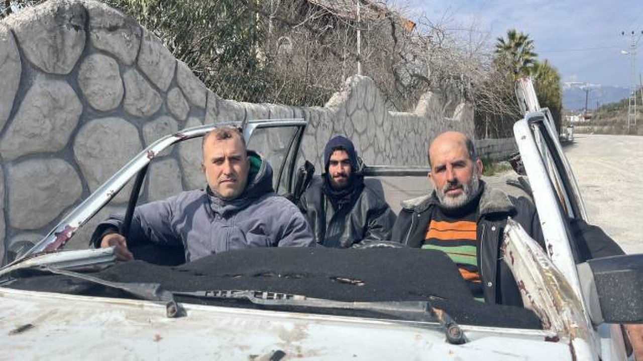 Enkaz altından çıkardığı yarım otomobille trafiğe çıktı