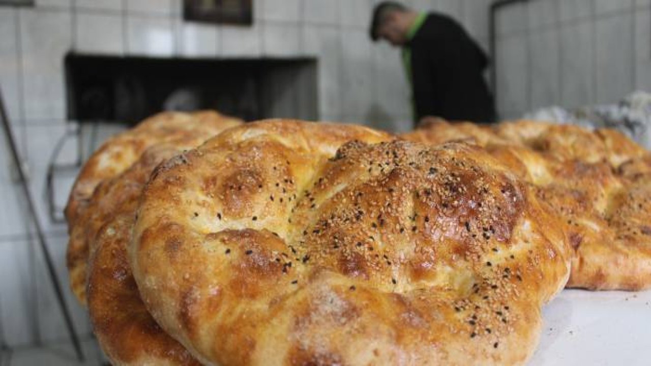 Pideye lezzeti 40 yıllık kara fırın veriyor