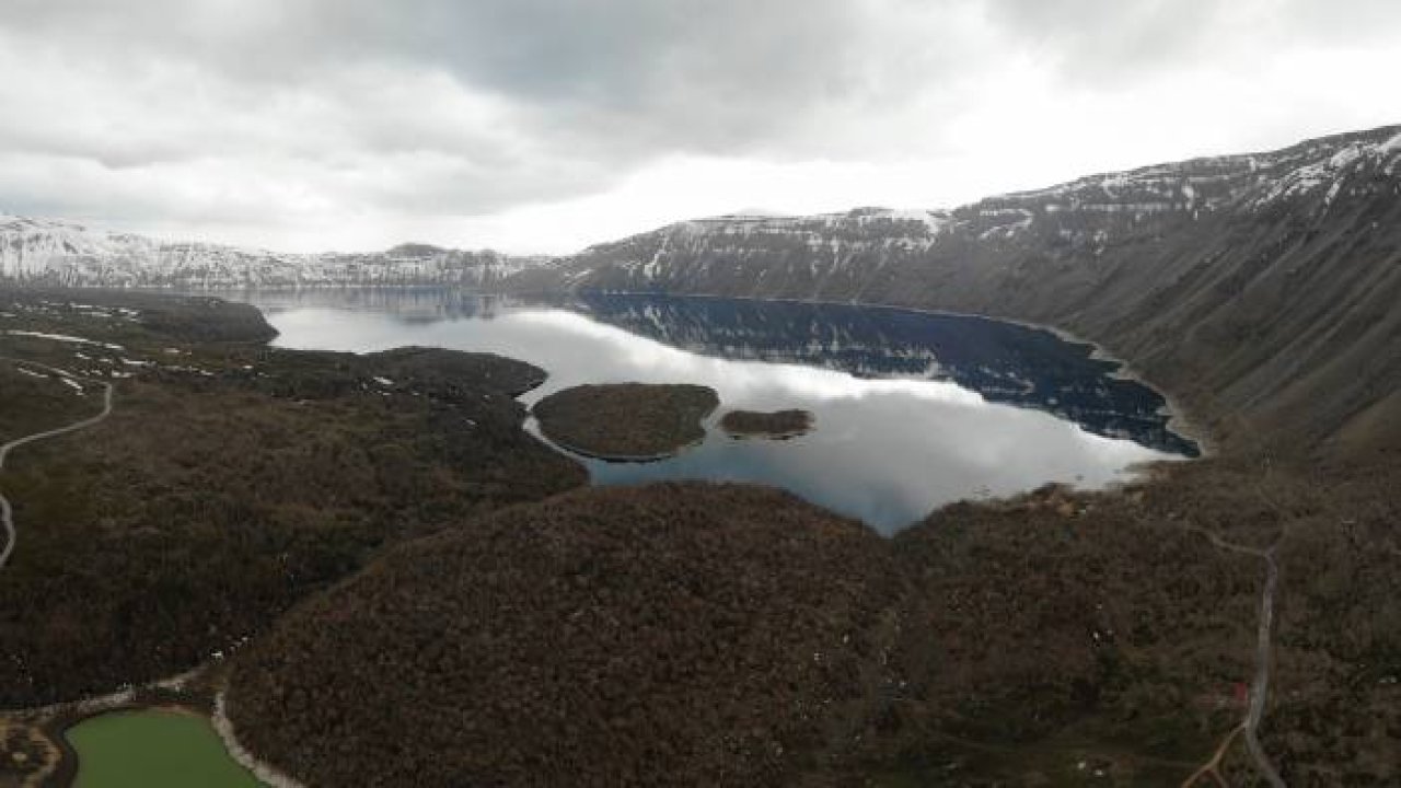 Nemrut Kalderası ilkbaharla birlikte görsel şölen sunuyor