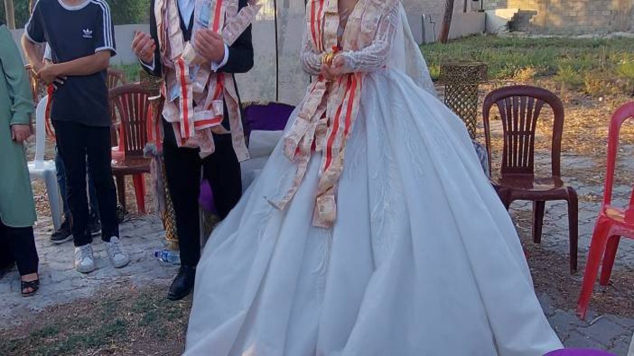 Yok böyle takı: Metrelerce uzunluğunda görenler hayrete düştü