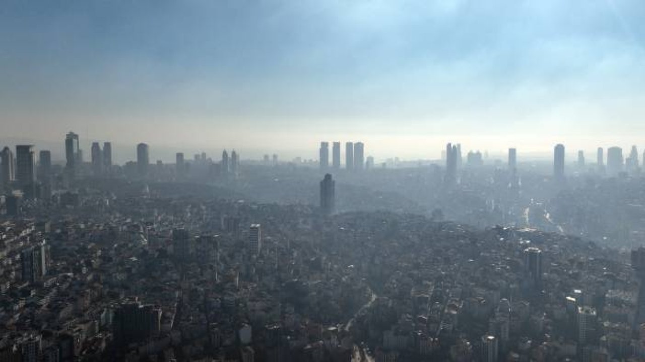 Puslu hava İstanbul'u kapladı: Göz kamaştırıcı görüntüler oluşturan şehir manzarası