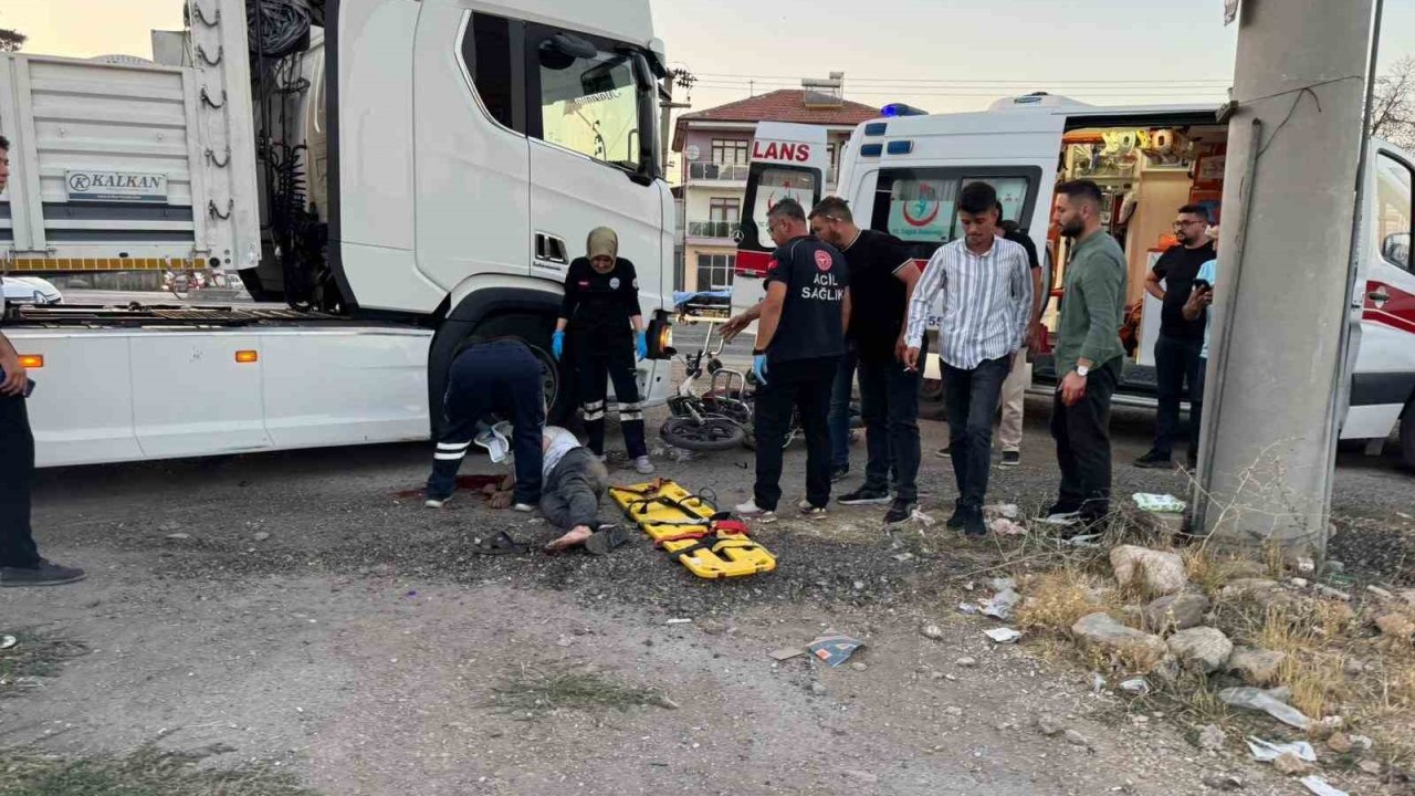 Konya Ereğli'de TIR'la çarpışan motosikletin sürücüsü hayatını kaybetti