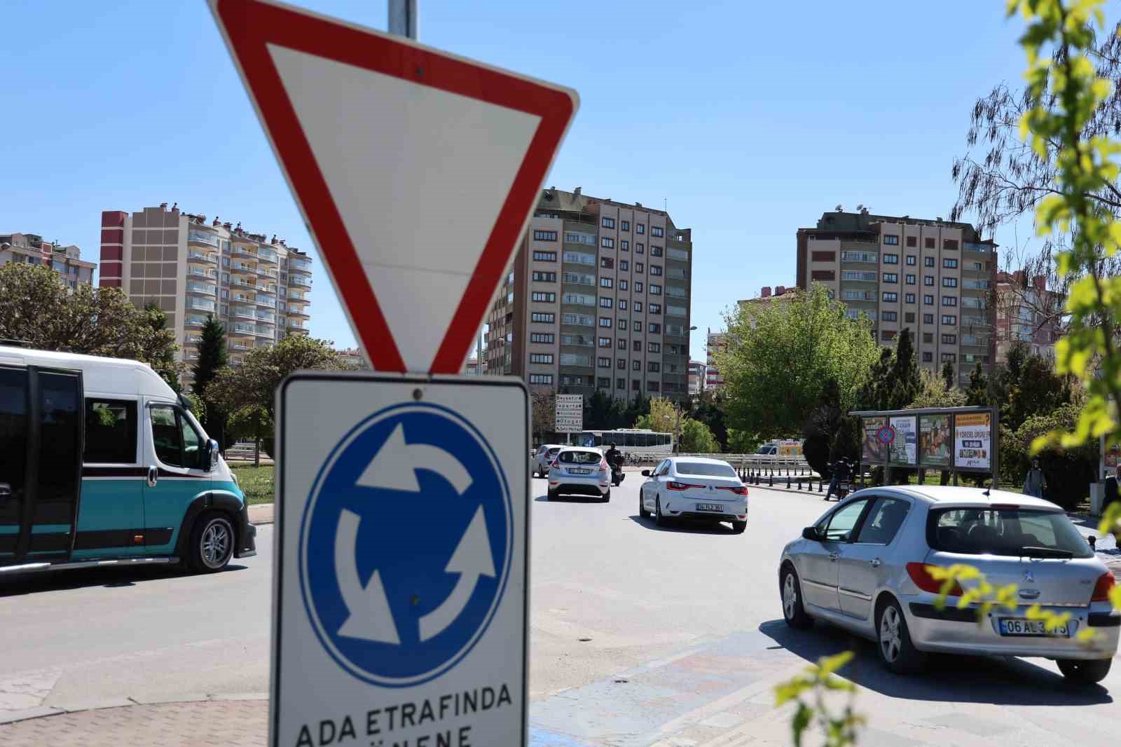 Kara yollarında büyük değişim: Trafik levhaları yeniden düzenlenecek-İşte detaylar