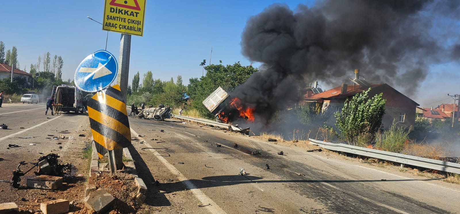 Konya’da otomobil tırla çarpıştı! 3 ölü var